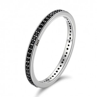 Stříbrný prsten s černými zirkony