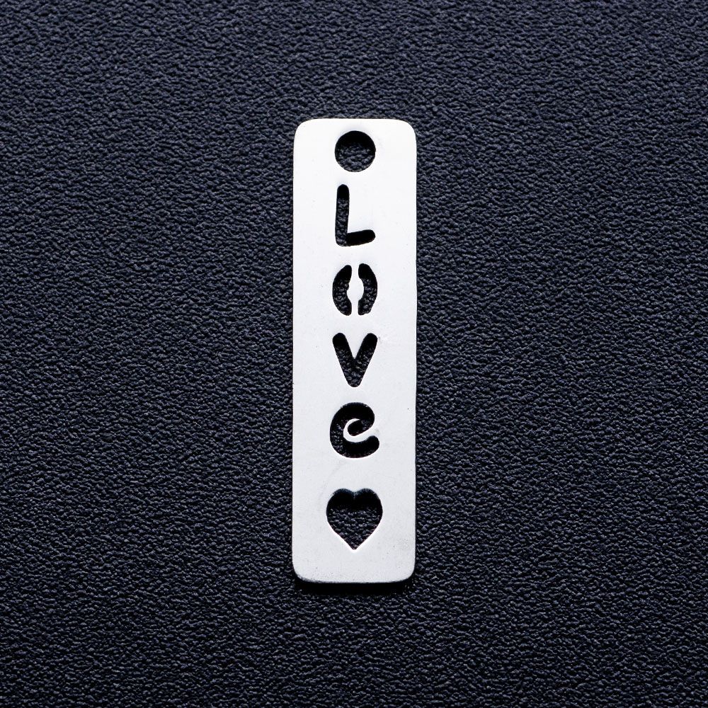 S4U Ocelový přívěsek - destička s textem LOVE + srdce - OK1371-ST