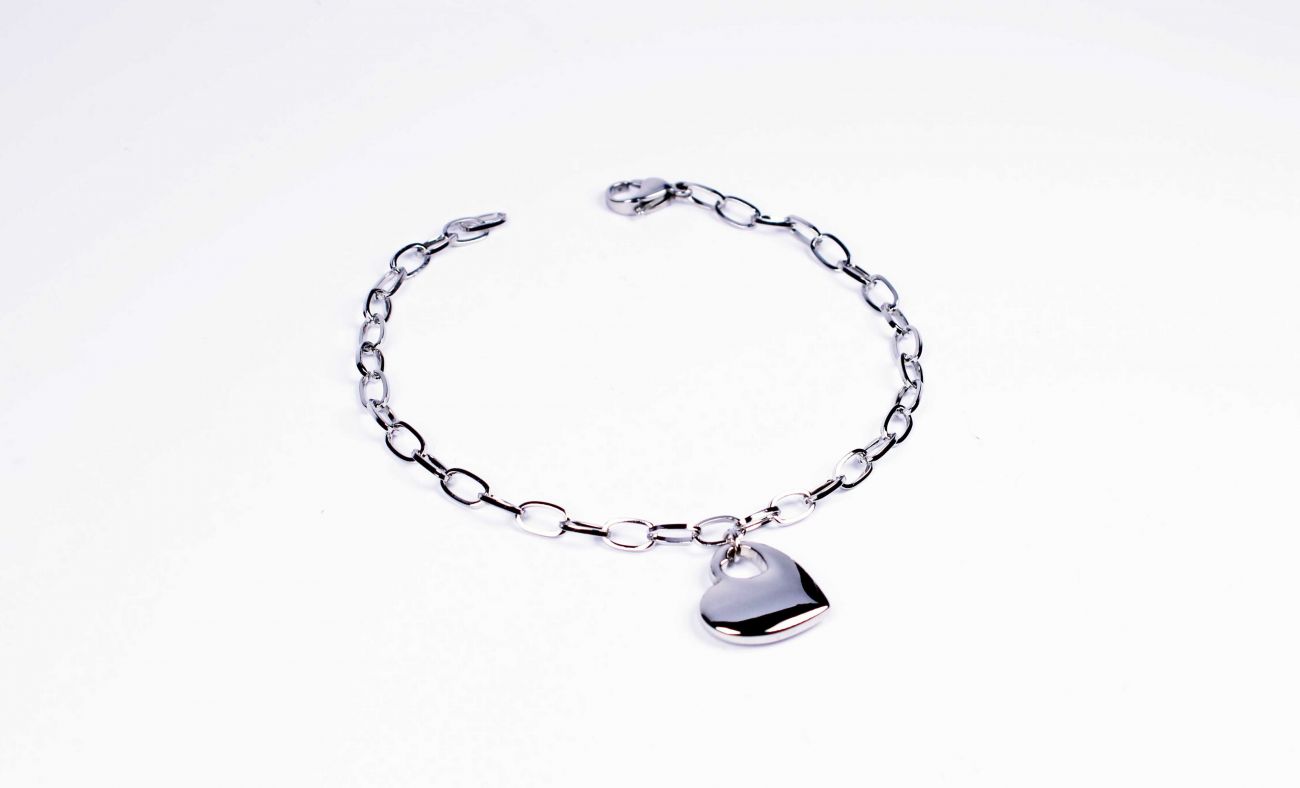 Dámský náramek z chirurgické oceli se srdíčkem