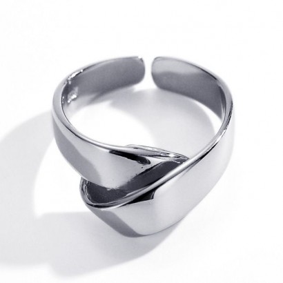 Stříbrný prsten uzel