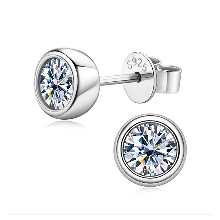 NUBIS Stříbrné náušnice s moissanity - MN122