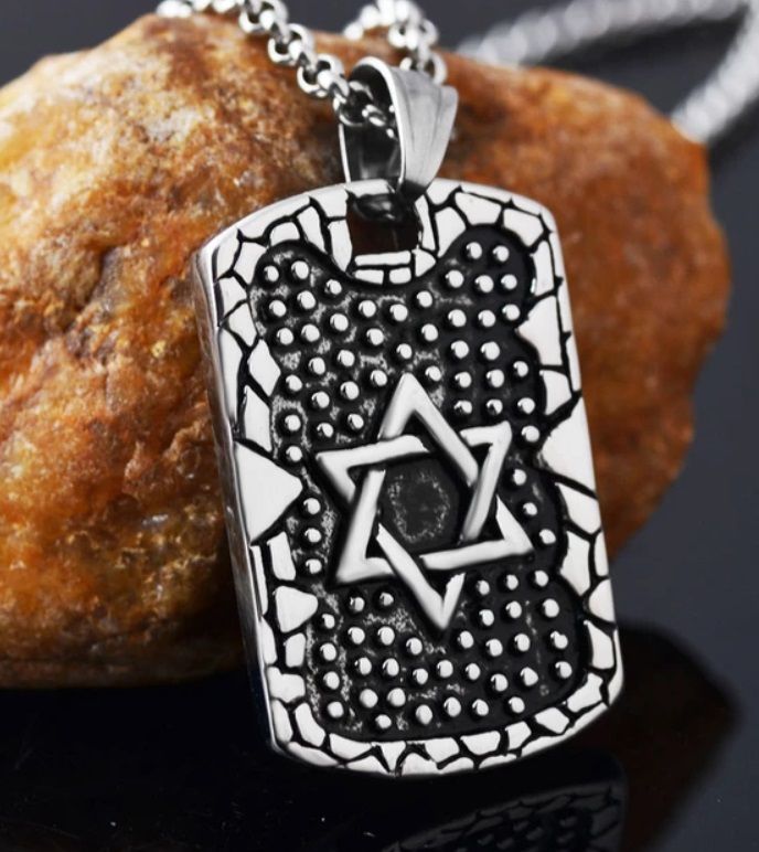 Ocelový přívěsek s hvězdou