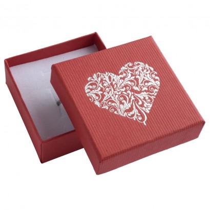 Červená dárková krabička na soupravu šperků s ornamentálním srdcem