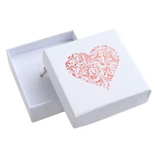 Bílá dárková krabička na soupravu šperků s ornamentálním srdcem