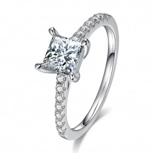 Stříbrný zásnubní prsten s MOISSANITY