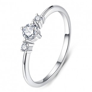 Stříbrný zásnubní prsten s MOISSANITY