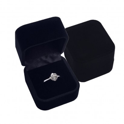 Černá semišová dárková krabička na prsten