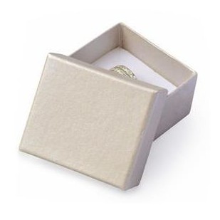 Malá dárková krabička na prsten smetanová