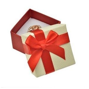 Dárková krabička na prsten nebo náušnice, červená mašle