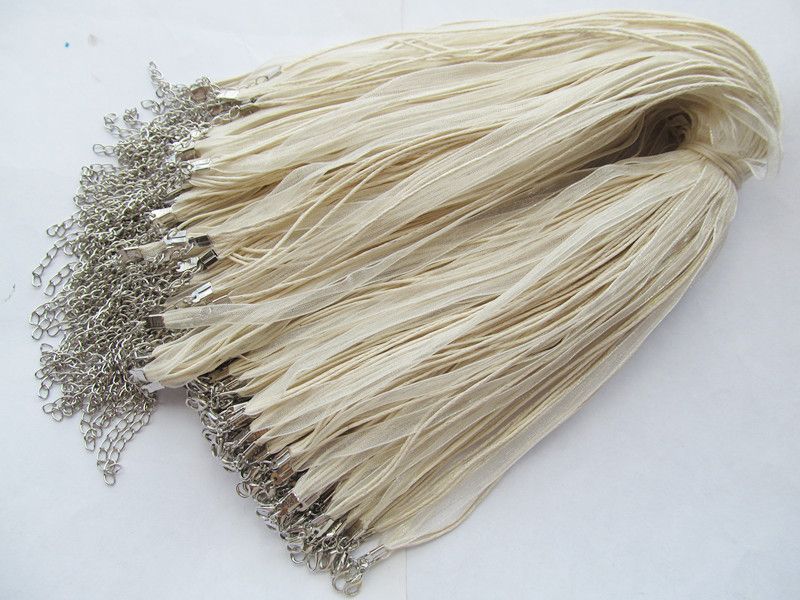 Smetanová šňůrka na krk z organzy