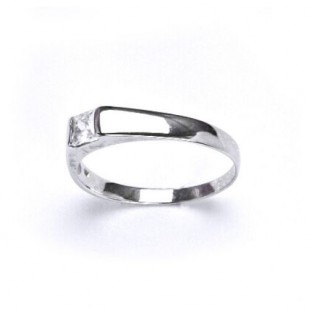 Stříbrný prsten s hranatým zirkonem