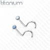 Zahnutý piercing do nosu - titan, opál 3 mm (bílá)
