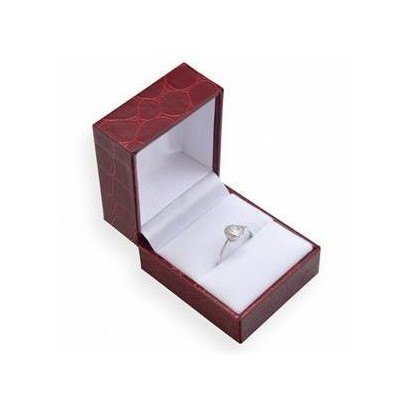 Červená koženková krabička na prsten