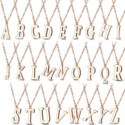 Zlacený ocelový řetízek s přívěškem iniciála ”P”